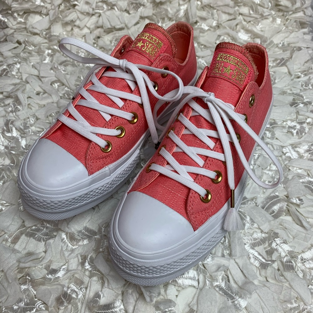 New Converse CTAS OX Lift ‘Pink/ Driftwood White